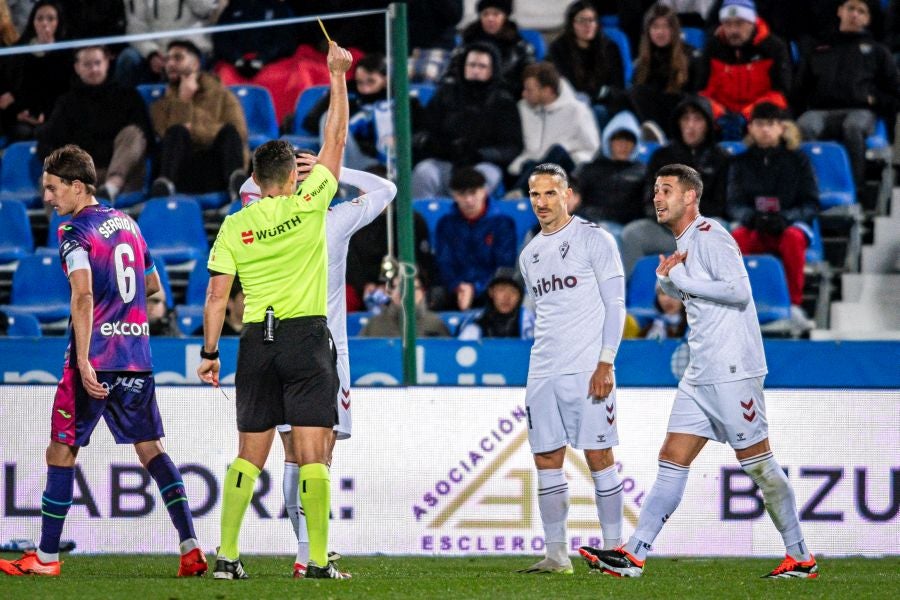El Eibar se impone en casa del líder