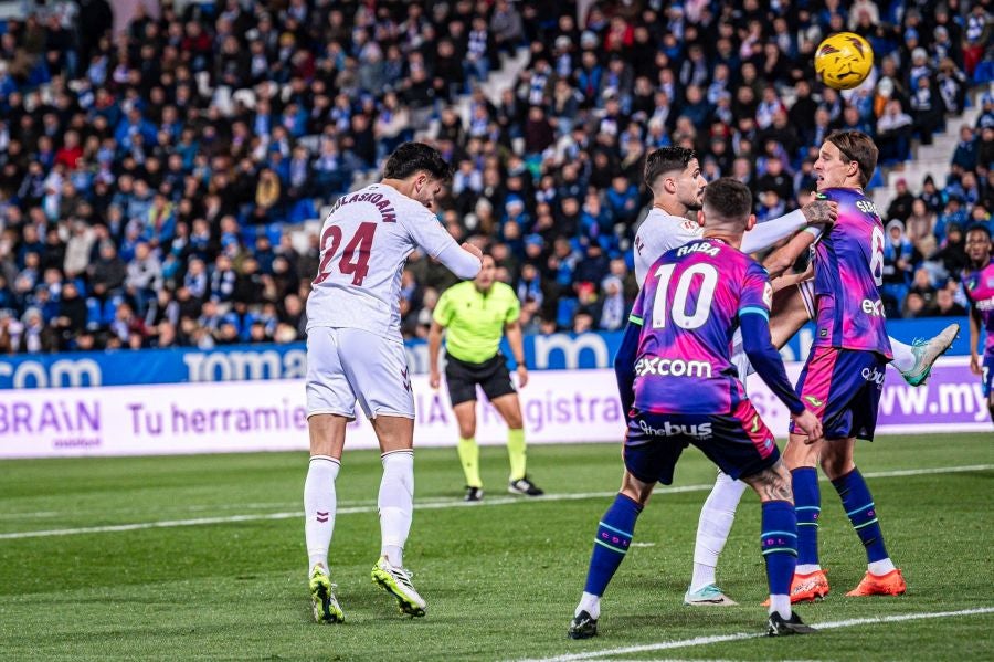 El Eibar se impone en casa del líder