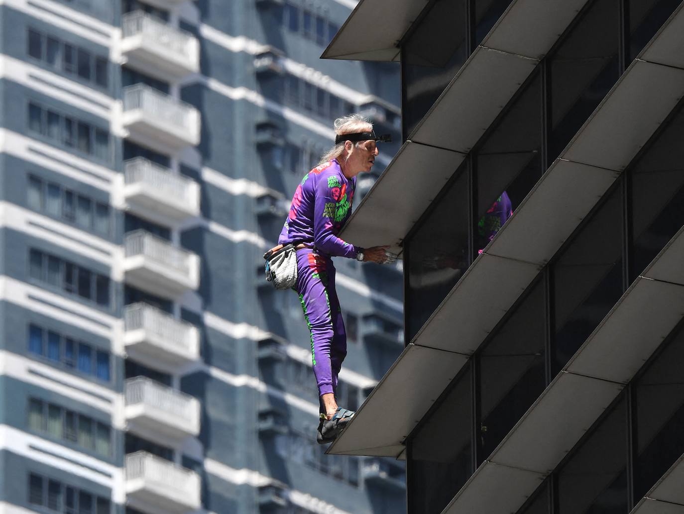 El &#039;Spiderman&#039; francés escala un rascacielos en Manila de 217 metros