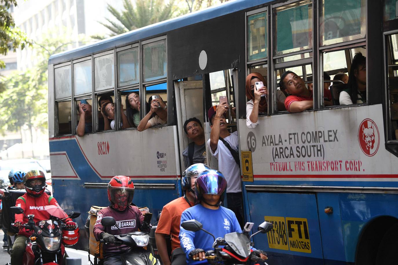 El &#039;Spiderman&#039; francés escala un rascacielos en Manila de 217 metros