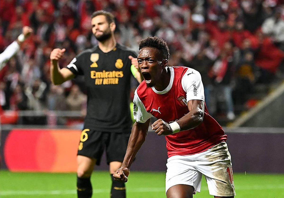 Álvaro Djaló celebra su gol contra el Real Madrid en la reciente fase de grupos de la Champions League.