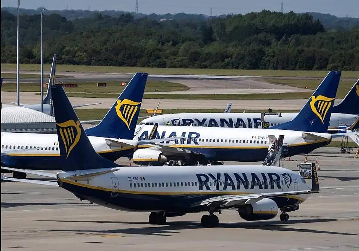 Un azafato de Ryanair: «Por dos euros puede comprar un boleto de lotería y no volver a volar con nosotros en su vida»