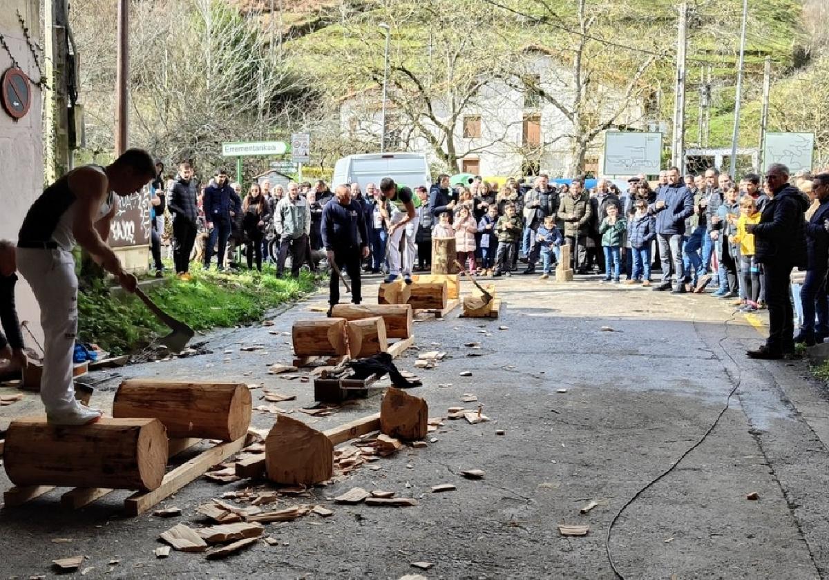 Jai giro polita izan zen Plaza auzoko aurtengo festetan