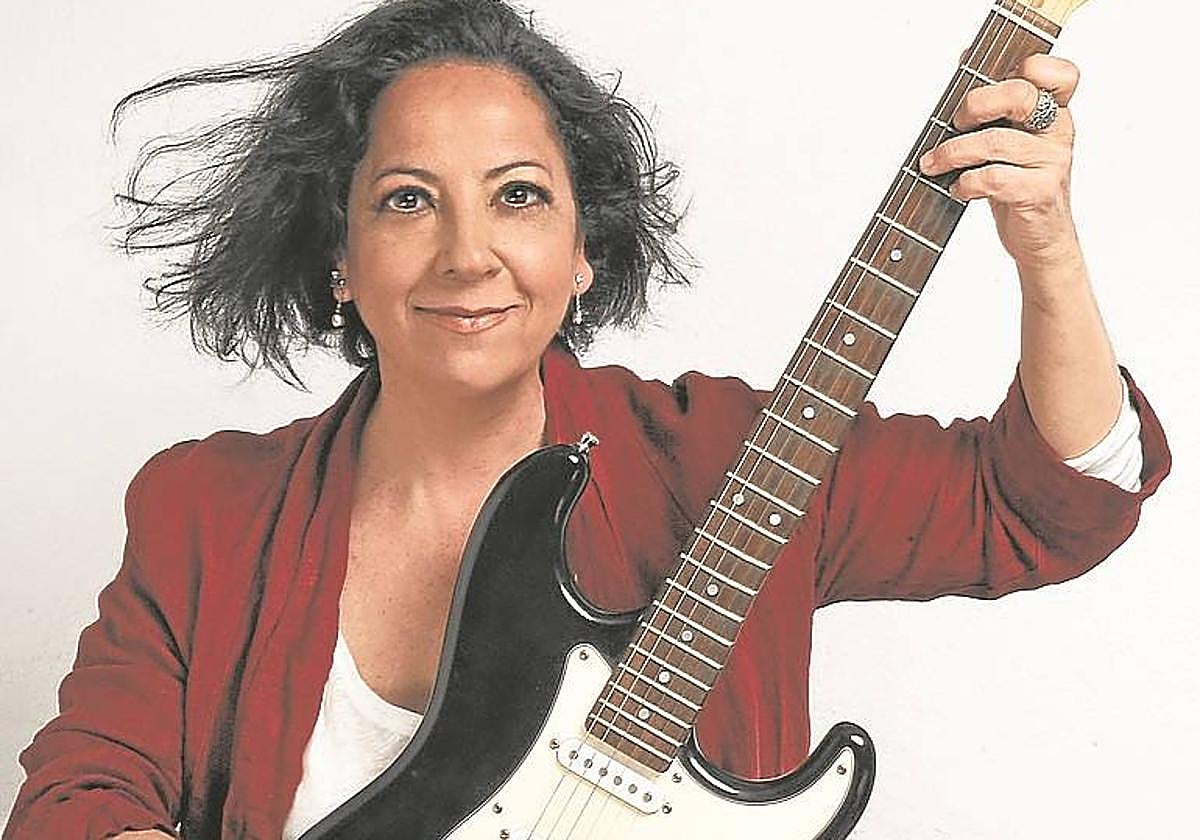 Inmma Serrano, cantautora con veinticinco años de carrera musical.