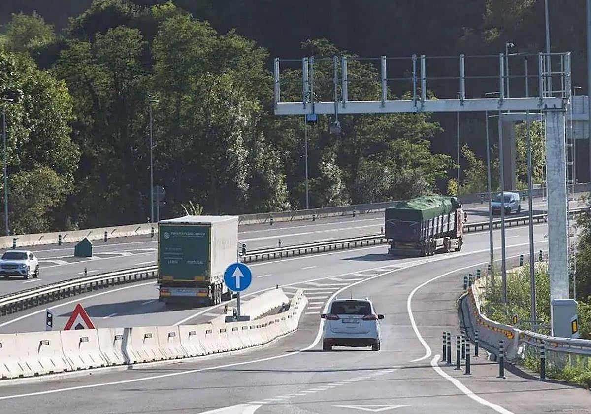 Uno de los ramales de entrada a la autopista AP-8.