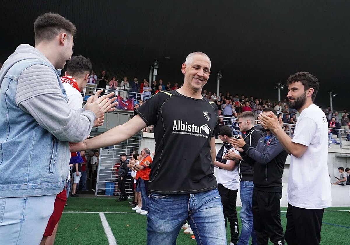 Argote deja de ser el primer entrenador del Touring de Tercera tras conseguir ascenderlo hace dos años.