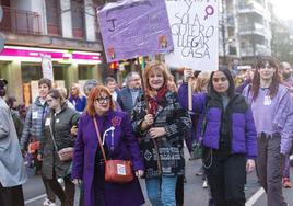 Mujeres se manifiestan por el paseo de Colón, durante la movilización del 8M del año pasado.