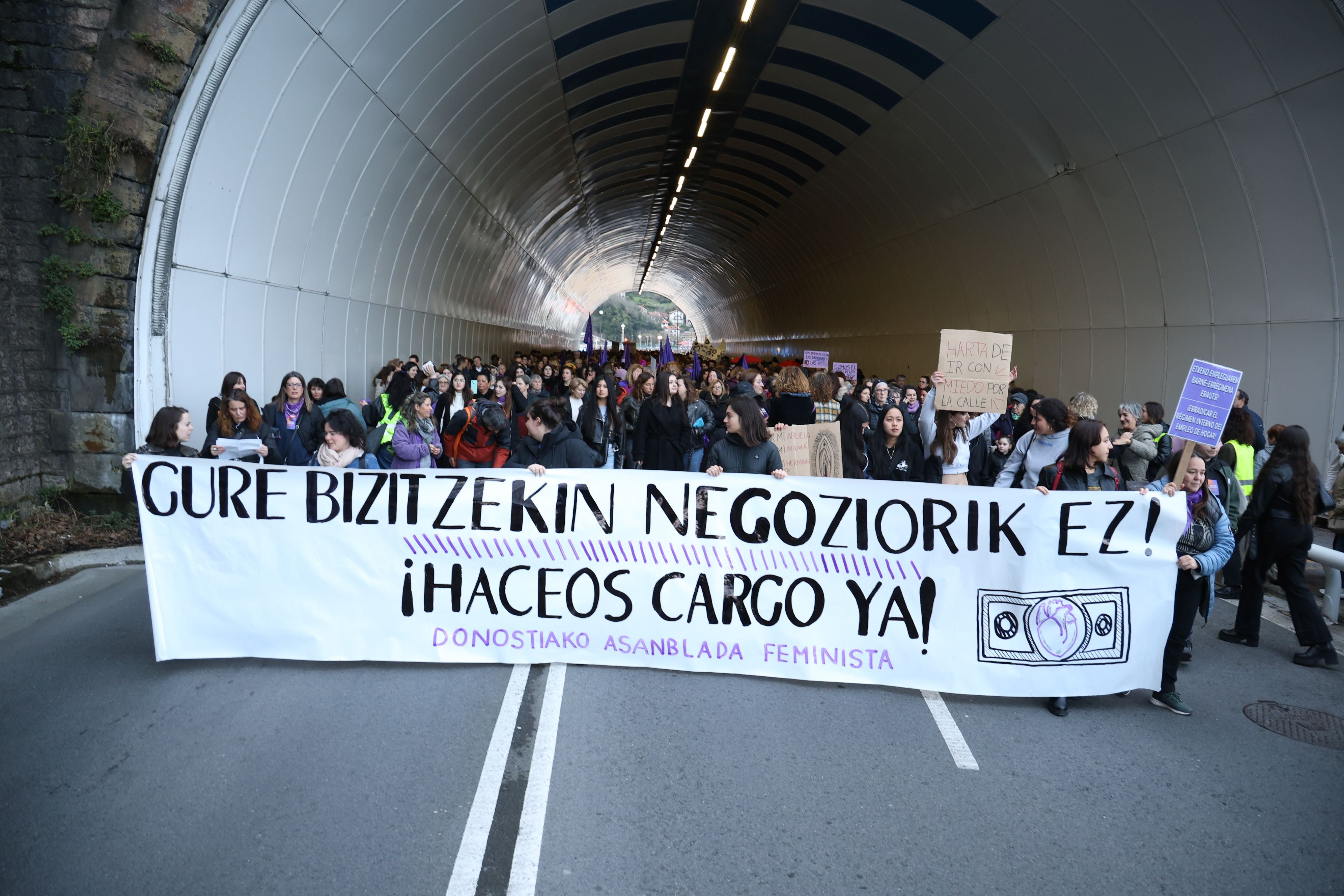 Las imágenes de la manifestación en Donostia por el Día internacional de la mujer