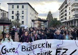 Manifestación liderada por la Coordinadora Feminista de Urola Garaia, en la tarde de ayer.