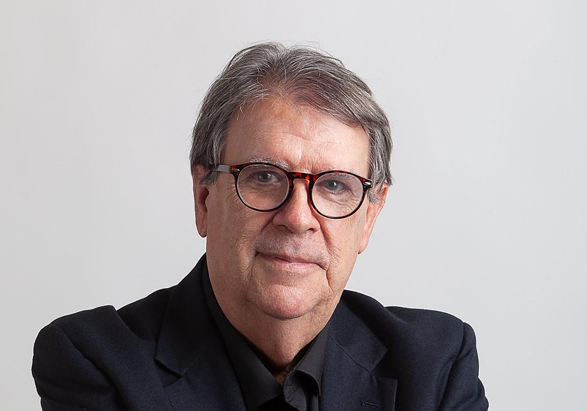 El donostiarra JuanjoGabiña, experto enProspectiva, publica sunueva novela.