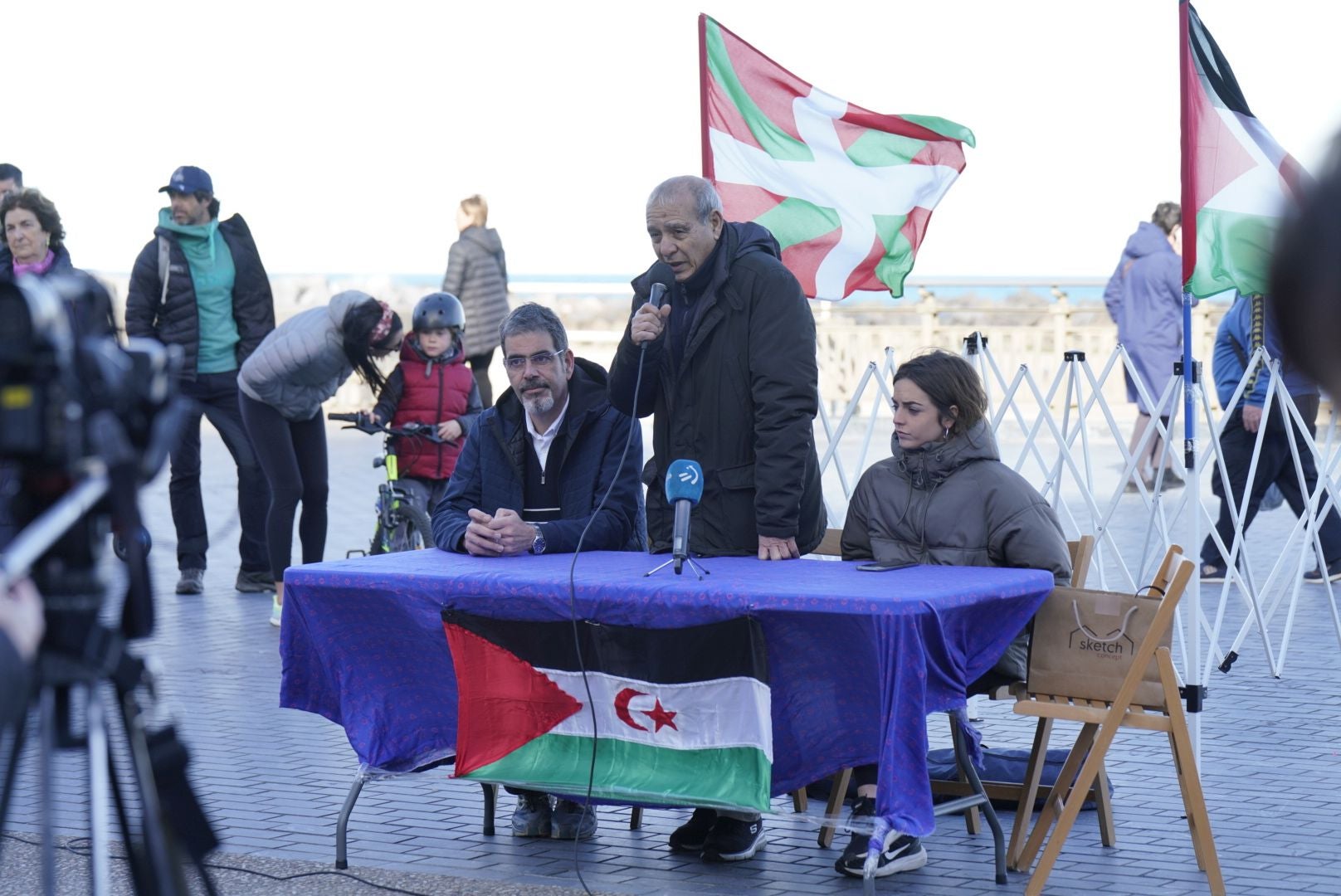 Una caravana a favor de los refugiados saharauis