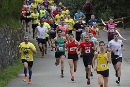 Imagen de los primeros metros de la prueba donde 88 corredores cruzaron la línea de meta.
