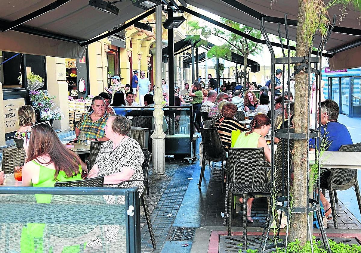 Terrazas situadas en la calle Peña y Goñi de Gros.