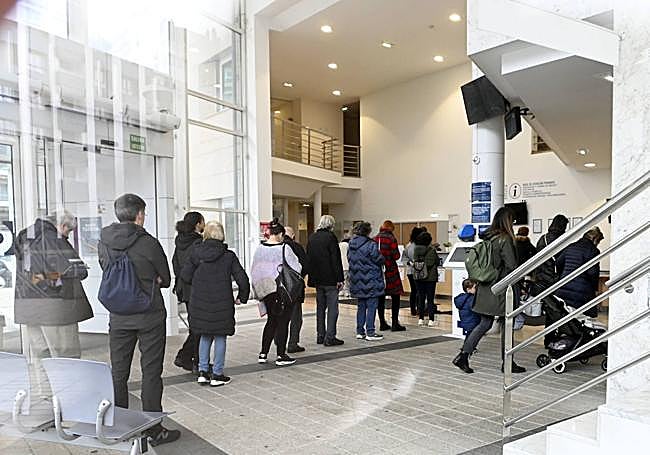 Cola en el ambulatorio de Amara.