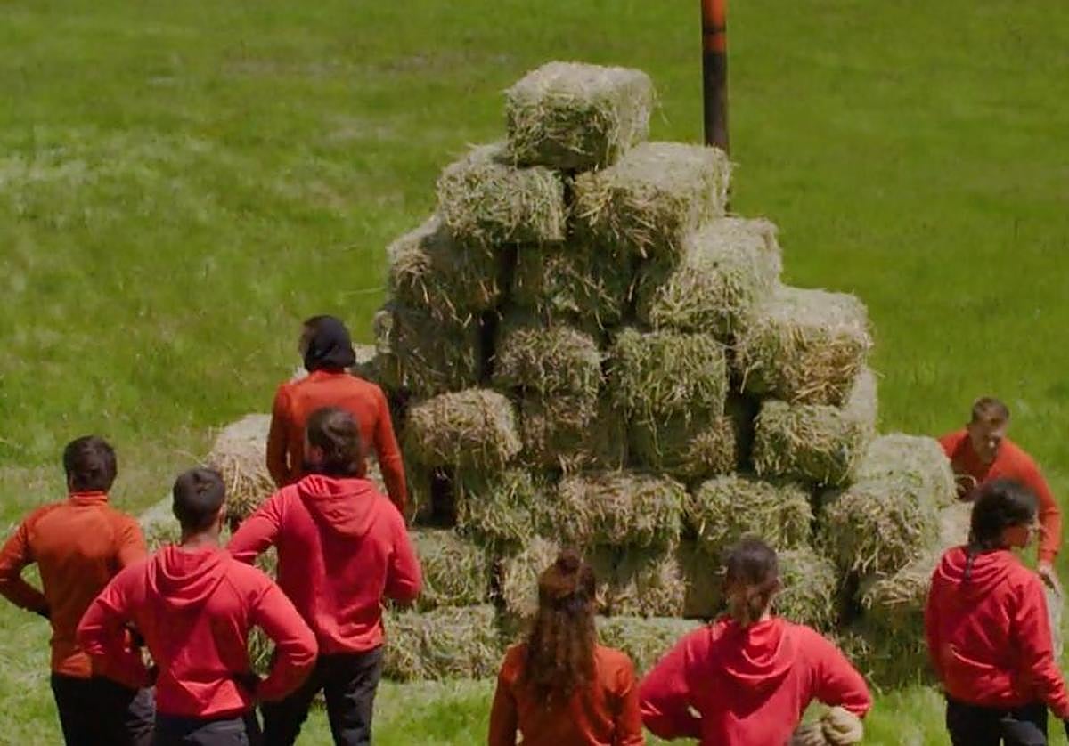 La prueba de la pirámide de fardos en El Conquis.