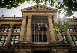 «Cogí unos 1.100 euros de la caja, pero no los 125.000 que me reclaman»