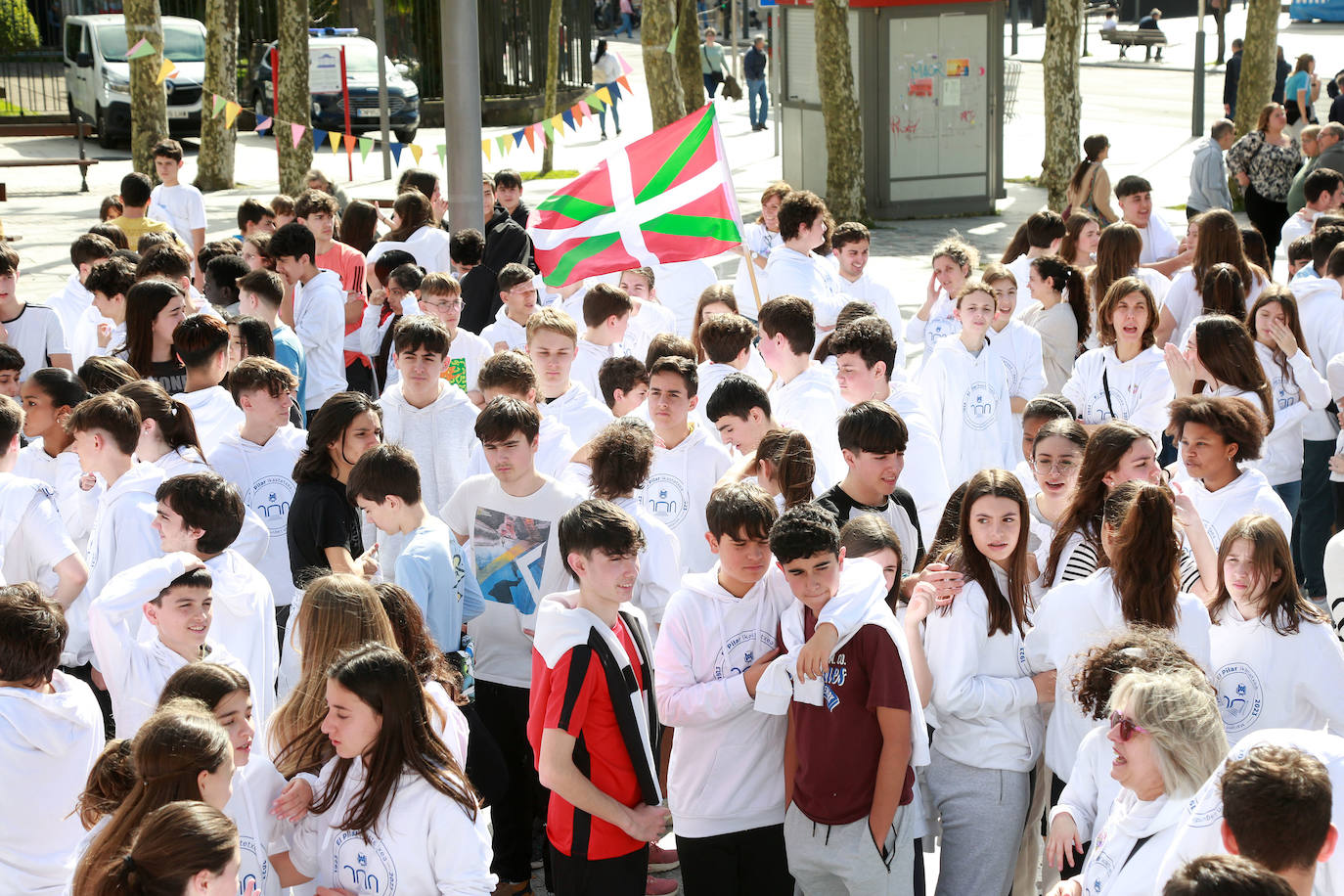 Ehundaka ikasle Gazte Korrikarekin gozatzen