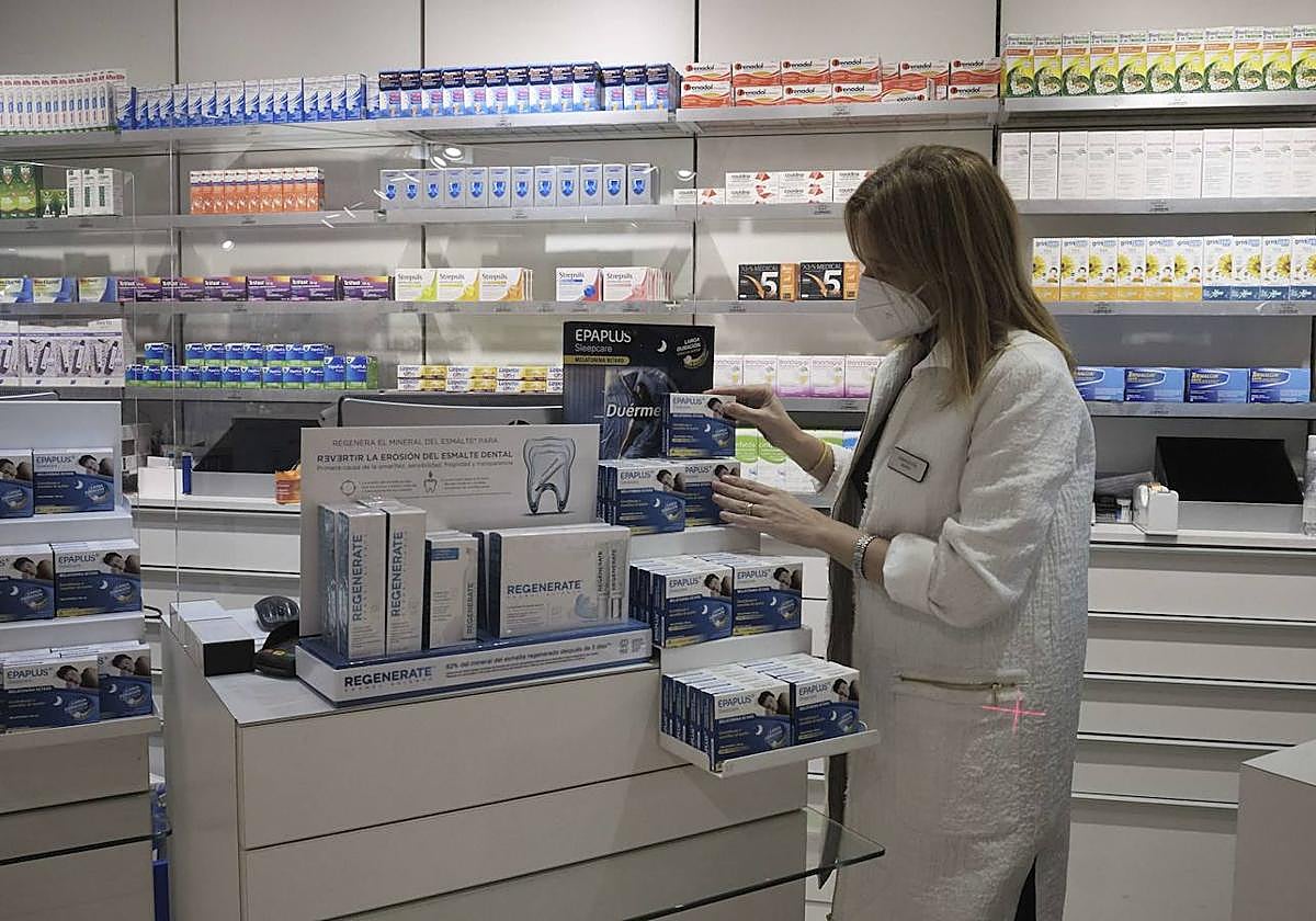 A los farmacéuticos les siguen los médicos especialistas como los profesionales con más ingresos.