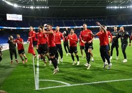Los jugadores del Mallorca celebrando el pase a la final de Copa del Rey en el Reale Arena.