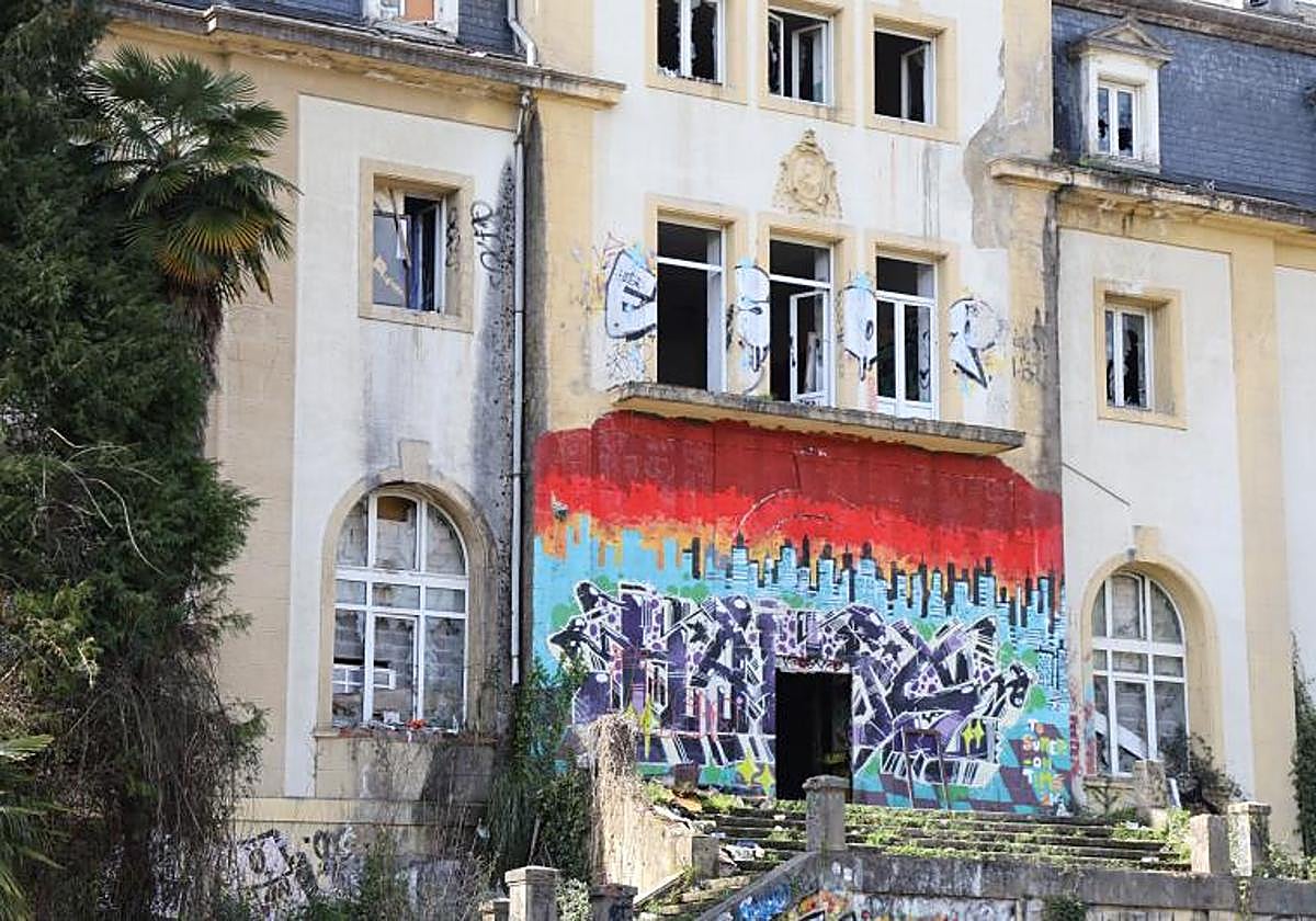 El edificio del antiguo instituto politécnico de Martutene