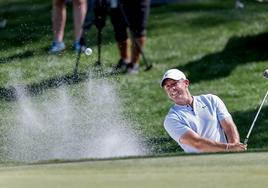 McIlory saca la bola del búnker en The Players, en Ponte Vedra.