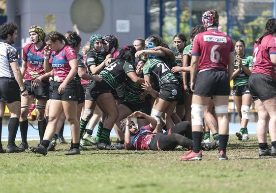 El Eibar Rugby Taldea frente al Ghenova Cocos ayer en Sevilla.