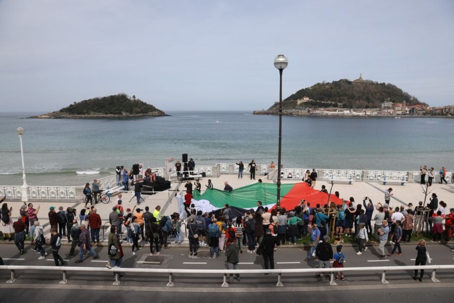 Multitudinaria marcha para denunciar el genocidio en Palestina