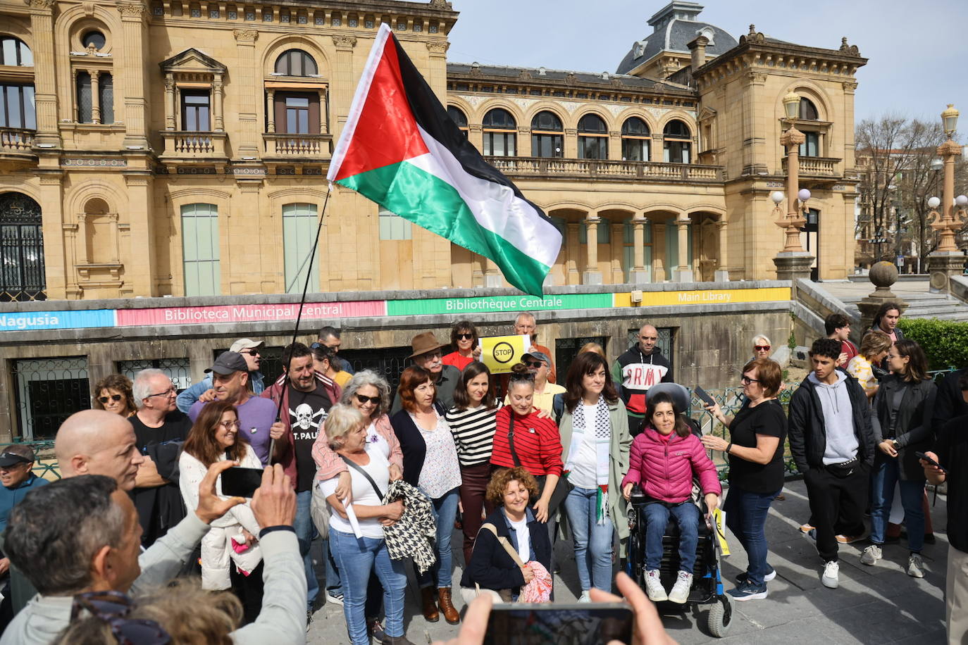 Multitudinaria marcha para denunciar el genocidio en Palestina