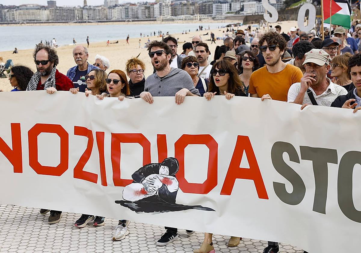 Multitudinaria marcha para denunciar el genocidio en Palestina