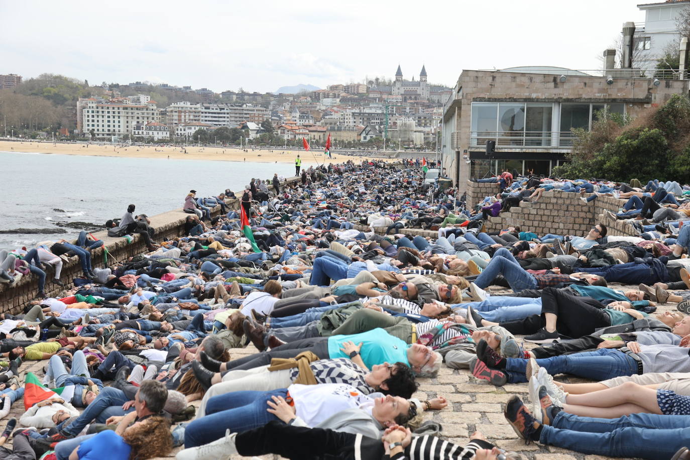 Multitudinaria marcha para denunciar el genocidio en Palestina