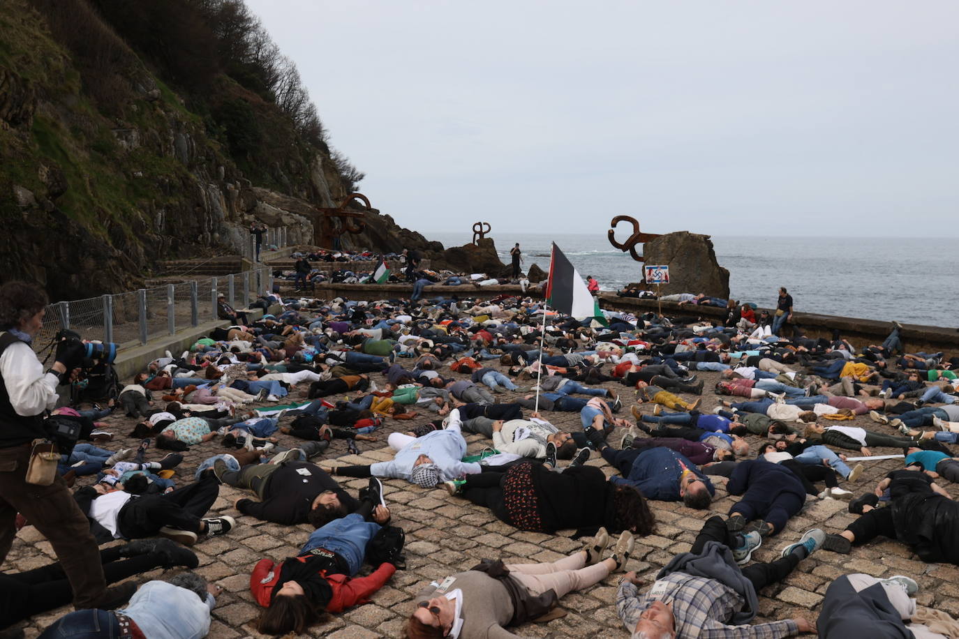 Multitudinaria marcha para denunciar el genocidio en Palestina