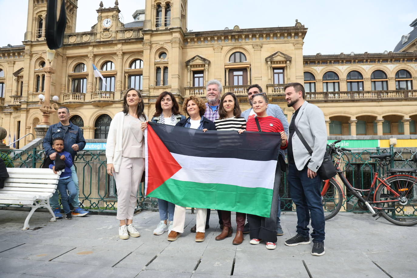 Multitudinaria marcha para denunciar el genocidio en Palestina