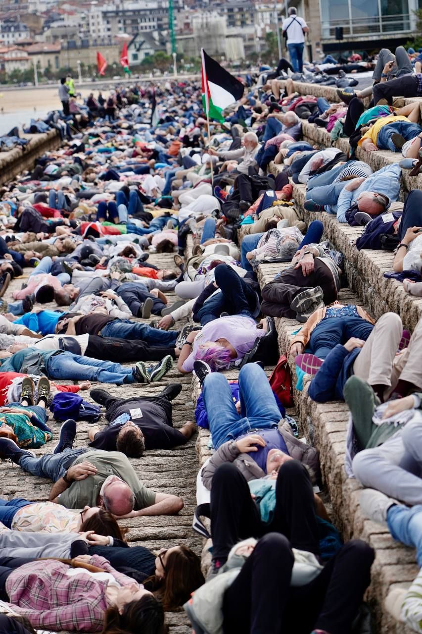 Multitudinaria marcha para denunciar el genocidio en Palestina