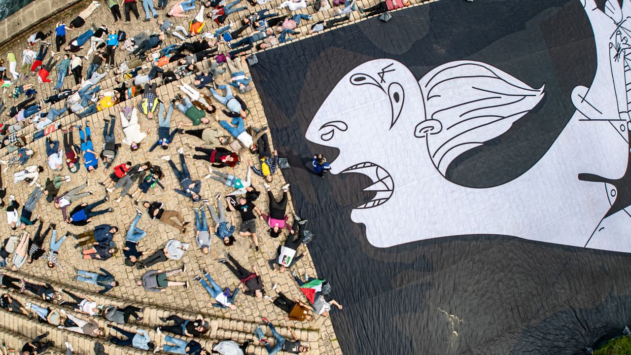 Multitudinaria marcha para denunciar el genocidio en Palestina