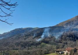 Incendio en un monte del Valle de Baztan.