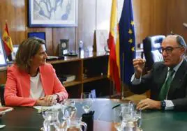 Ribera mantiene en Bilbao la presión sobre Repsol y pide acelerar la transición energética «sin tomarse un recreo»