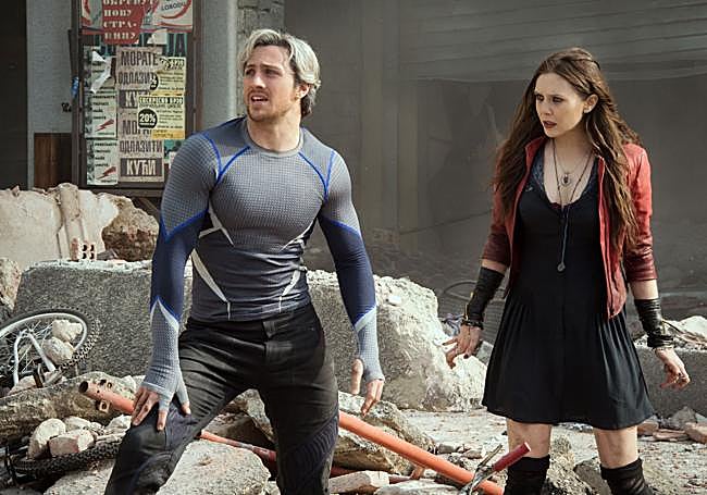 Aaron Taylor-Johnson y Elizabeth Olsen, en una escena de 'Los vengadores: la era de Ultron'