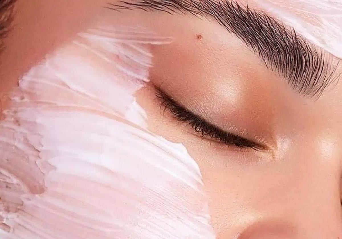 La OCU analiza las cremas solares para el rostro.