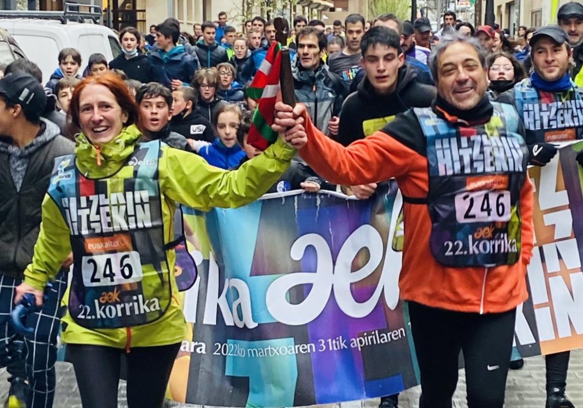 La Korrika volverá a ser la gran protagonista de este viernes a su paso de madrugada por las calles.