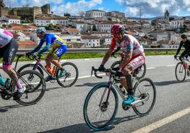 Prieto supera un repecho en la exigente prueba 'Grand Fondo de Coimbra' a principios de mes.