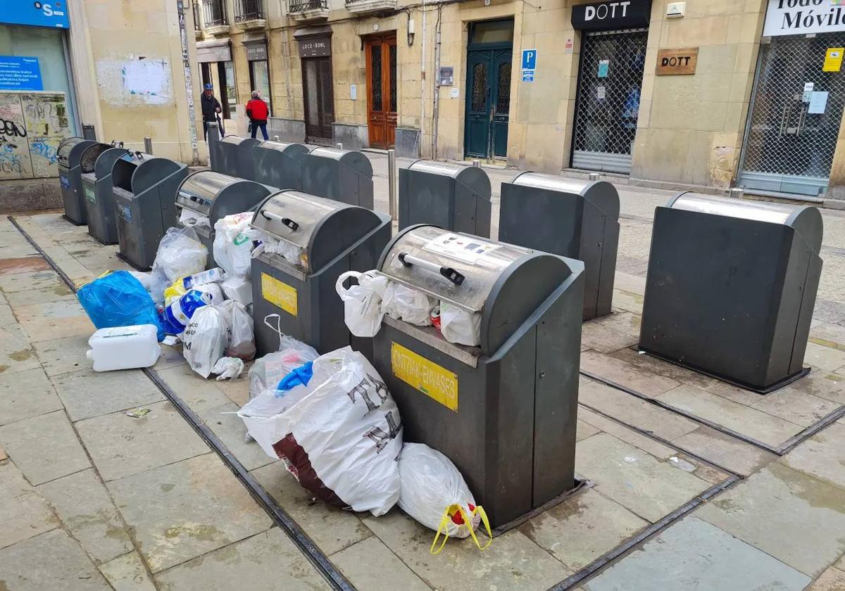 Contenedores soterrados de plaza Sarriegui, en Donostia.