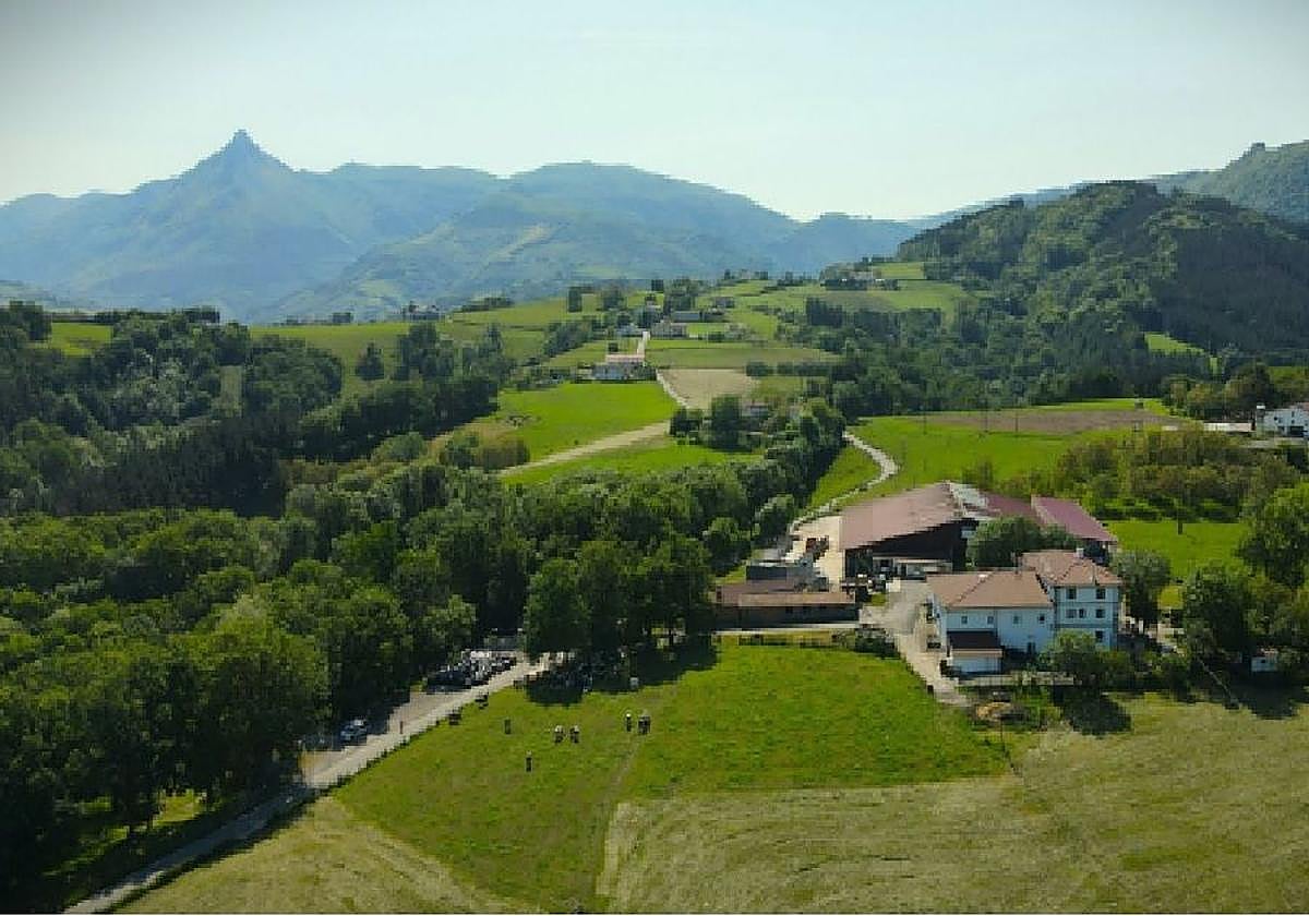 Iztueta baserriak bere ateak irekiko ditu larunbatean