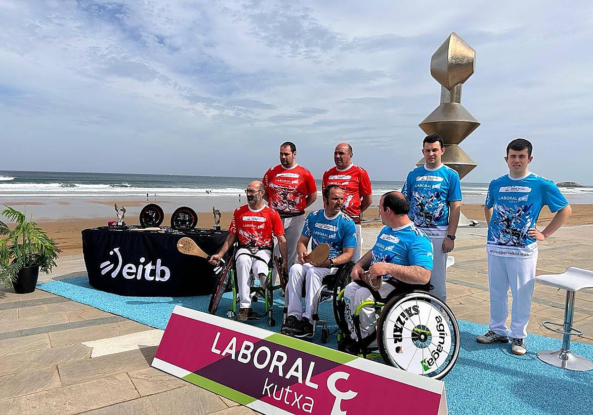 Los participantes en las finales de pelota adaptada, en Zarautz.