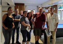 Un grupo de participantes en las visitas del pasado año conocen el Casino Artista Eibarrés de la calle Estación.