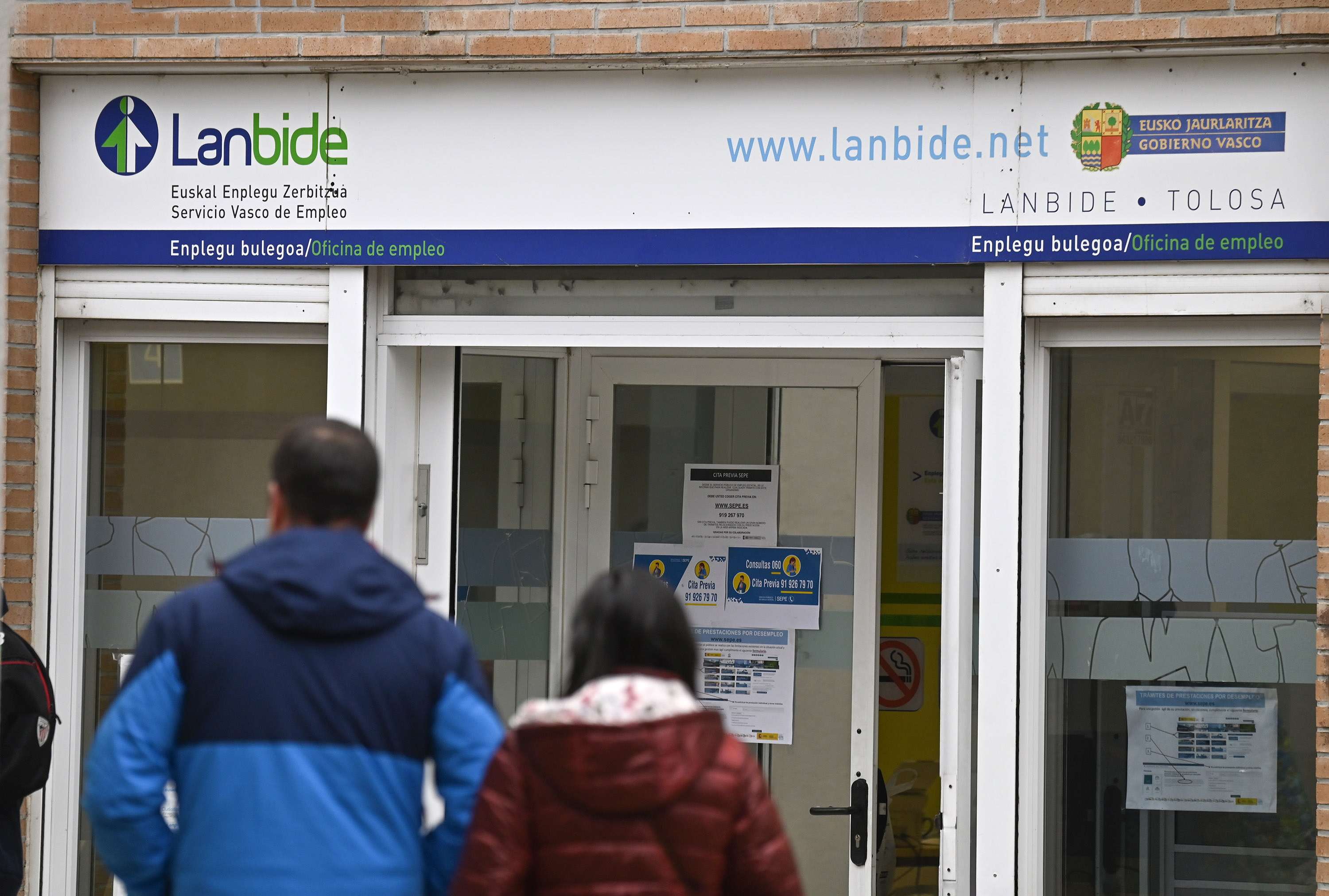Entrada a la oficina de Lanbide en Tolosa.