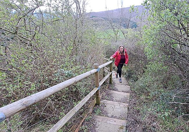 Escaleras de acceso al alto donde se encuentra la fortificación.