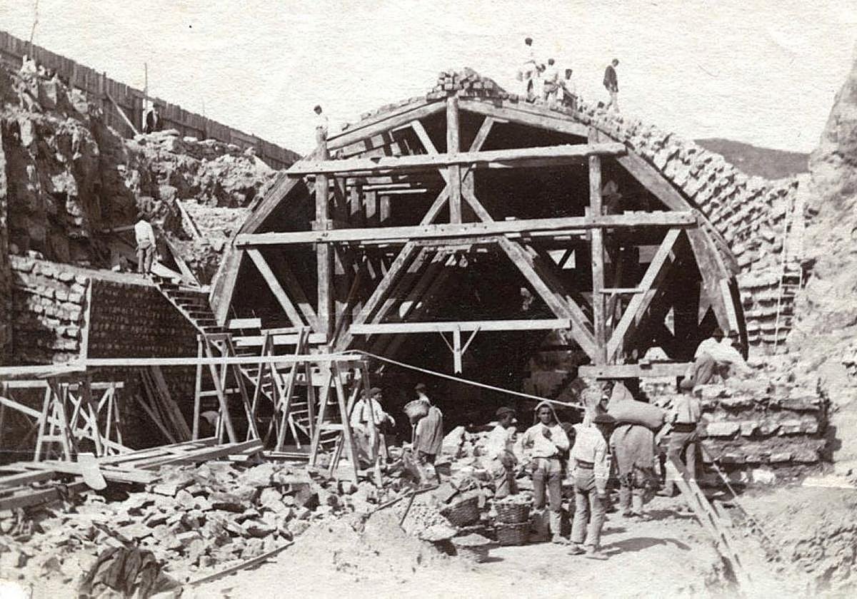 Construcción del túnel del Antiguo.