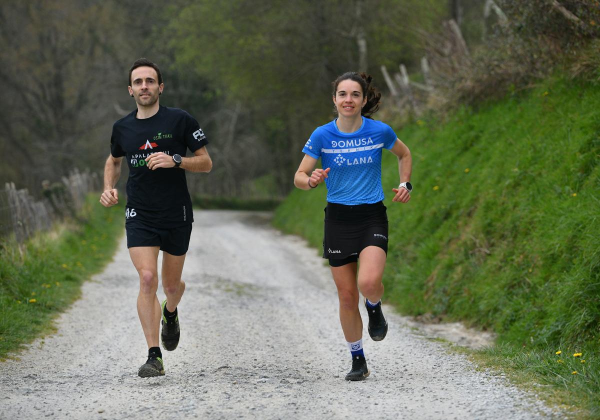 Hodei Lujanbio y Oihana Zubillaga se preparan para participar en la Zegama Aizkorri que se disputará el 26 de mayo.