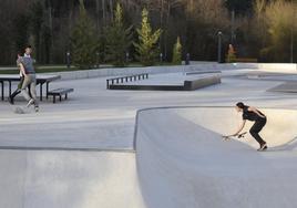 La reciente ampliación del skate, en la zona deportiva de Usabal, puede ser una de las propuestas del plan de acción del ocio juvenil en Tolosa.