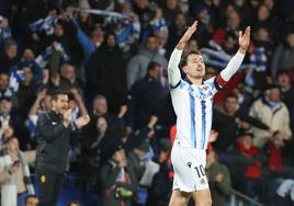 Mikel Oyarzabal celebra el gol en el duelo de vuelta de la semifinal de Copa del Rey en el Reale Arena.